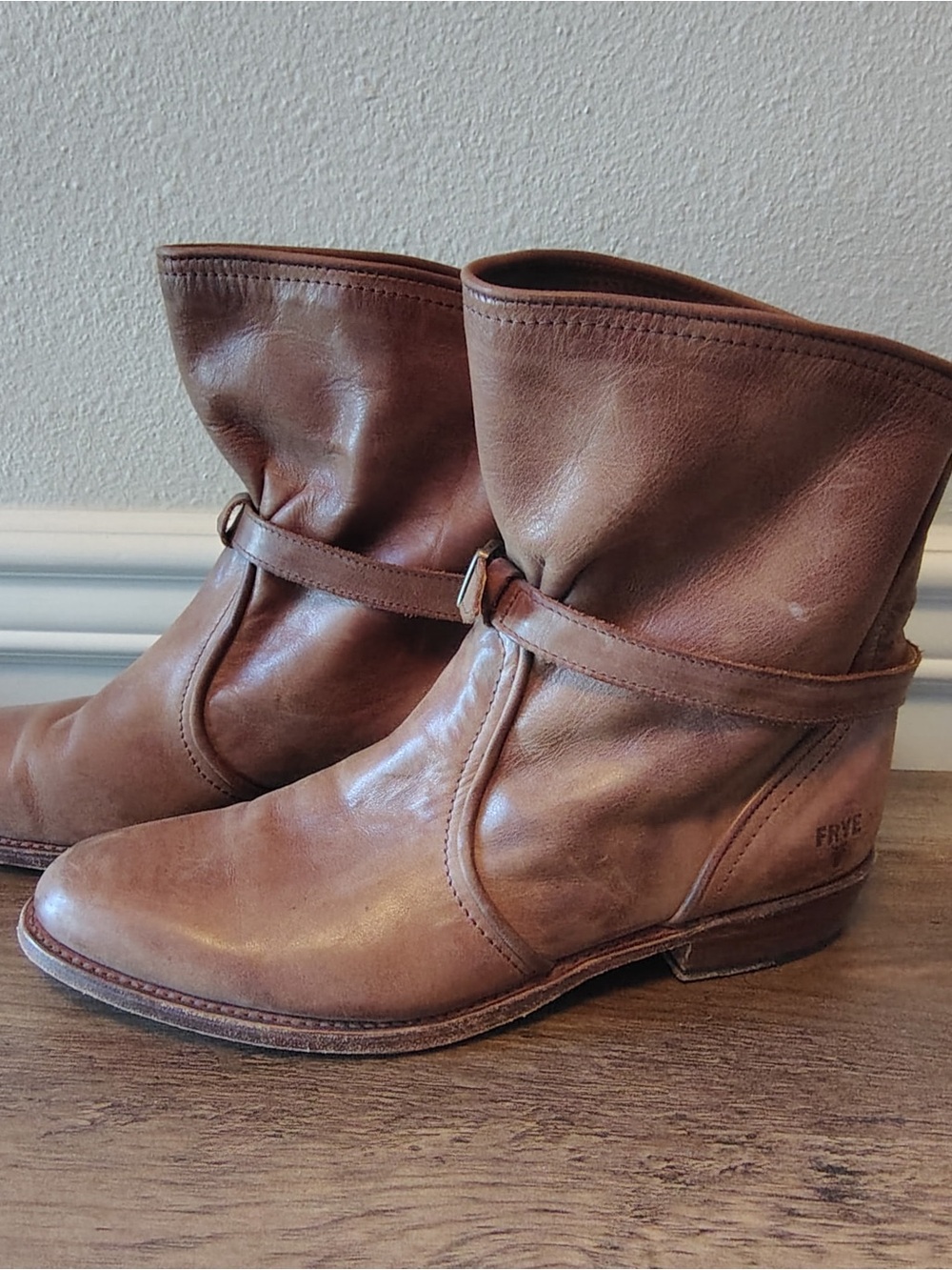 Frye Brown Leather Biker Ankle Harness Boots Buckle Strap Slouch 8.5 Pull On